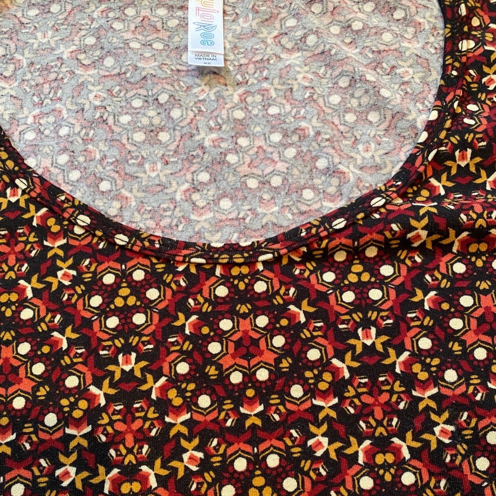 LuLaRoe t-shirt.